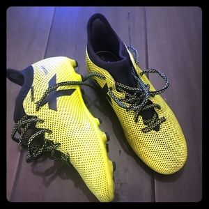 Nike soccer cleats size 3 boys EUC